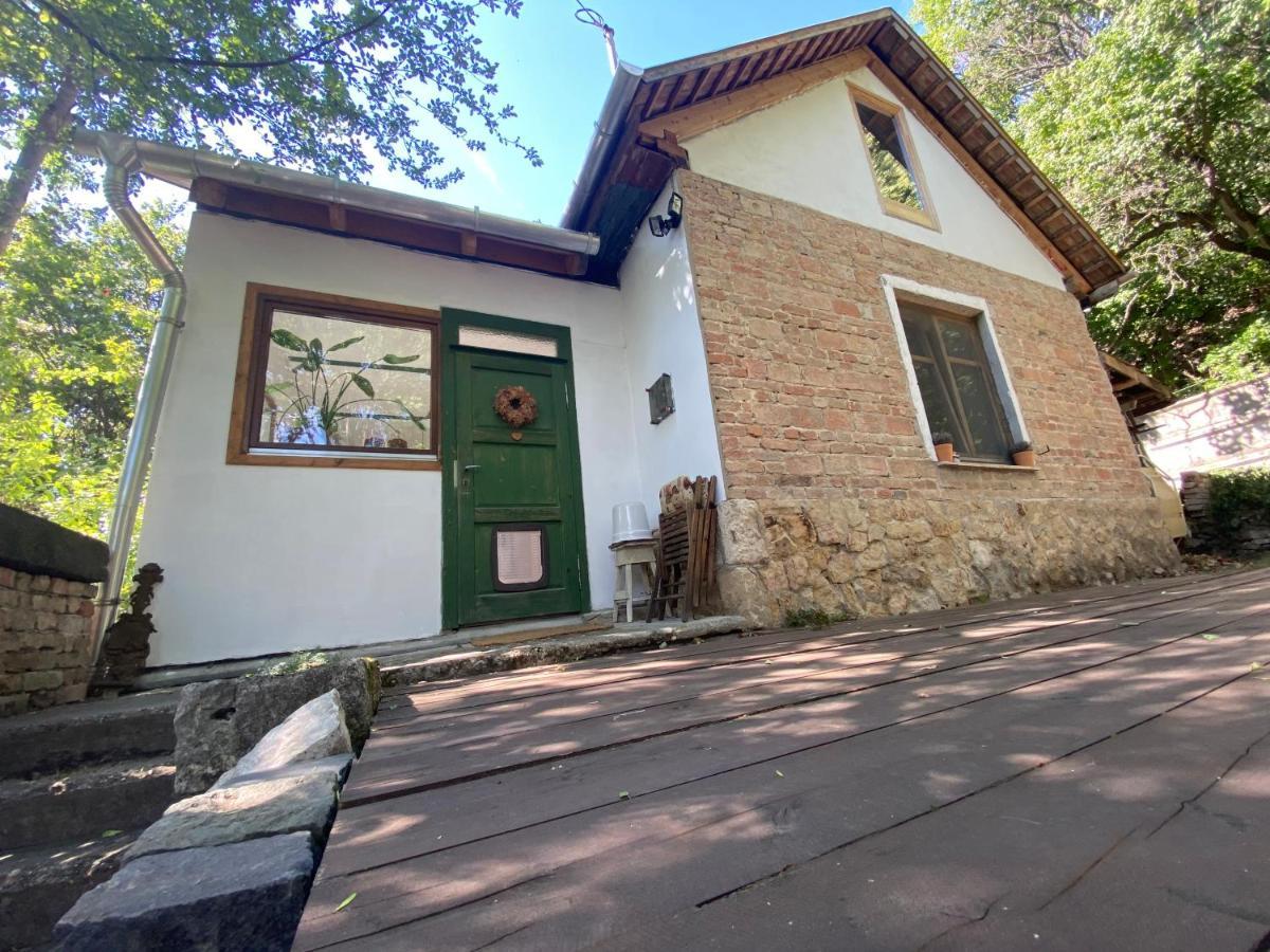 Rustic Cottage & Garden Retreat On Buda Hilltop Budapest Exterior photo